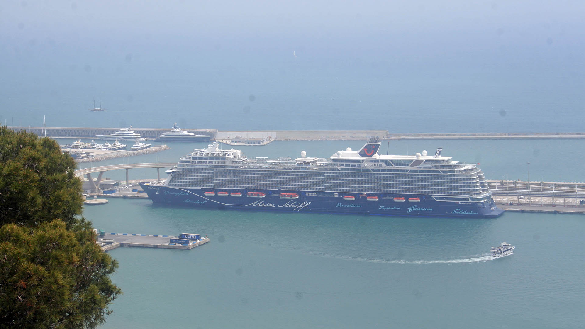 cruise terminal barcelona mein schiff